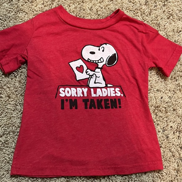 Hardly worn/like new toddler boy’s 3T Charlie Brown Snoopy Valentine’s Day tee! - Picture 2 of 4